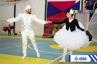 Foto de mais uma quadrilha junina no concurso de Senhor do Bonfim