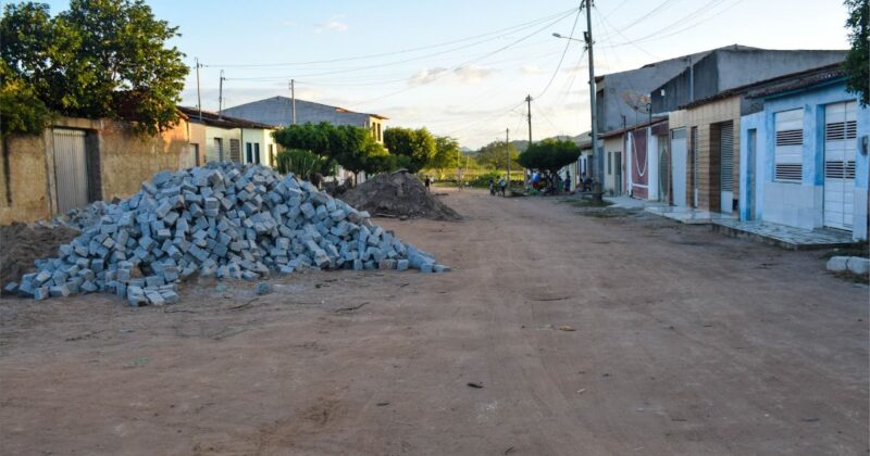 PREFEITURA DE SENHOR DO BONFIM INICIA OBRA DE PAVIMENTAÇÃO DA RUA 02 DE JULHO EM IGARA – Confira as novidades!